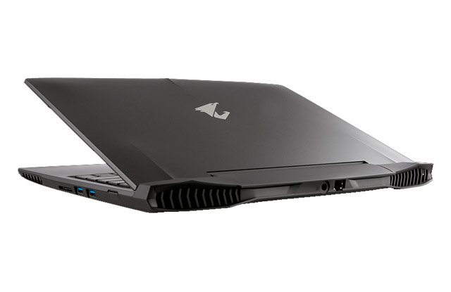 AORUS zahajuje prodej herních notebooků X3 a X3 Plus s grafikou GTX 970M