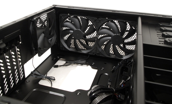 Antec GX700 – už i Antec dělá levné case. V army stylu