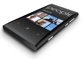 Nokia ukázala naději. Představila své první dva mobily s Windows Phone