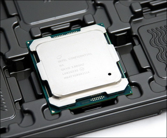 Inženýrský vzorek procesoru Intel Core i7-6950X na prodej za 1 950 dolarů