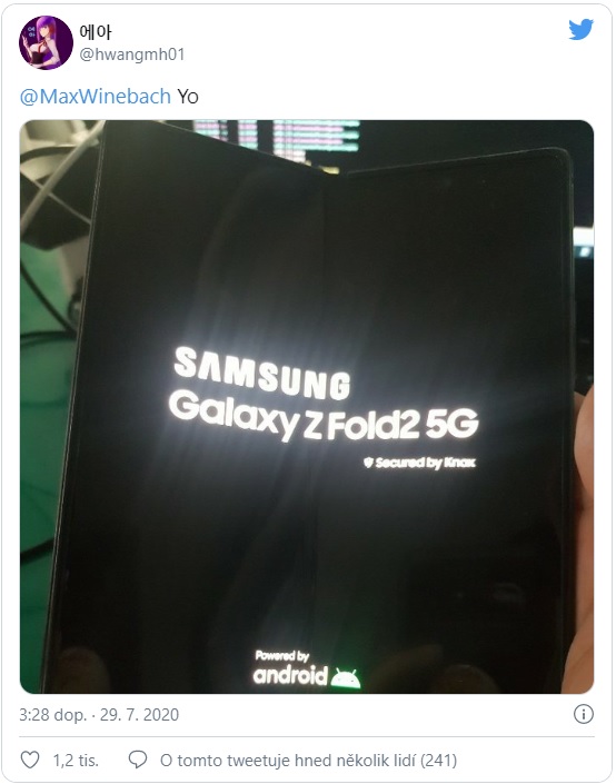 Skládací Samsung Galaxy Z Fold 2 unikl na živém snímku