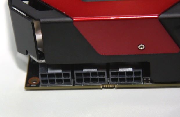 PowerColor HD 7970 X2 Devil 13 v detailu