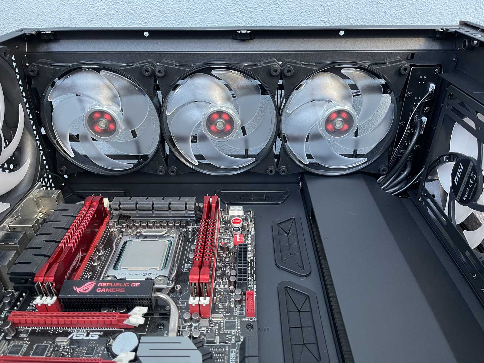 Test skříně MSI MEG PROSPECT 700R – velký displej coby oceněná inovace