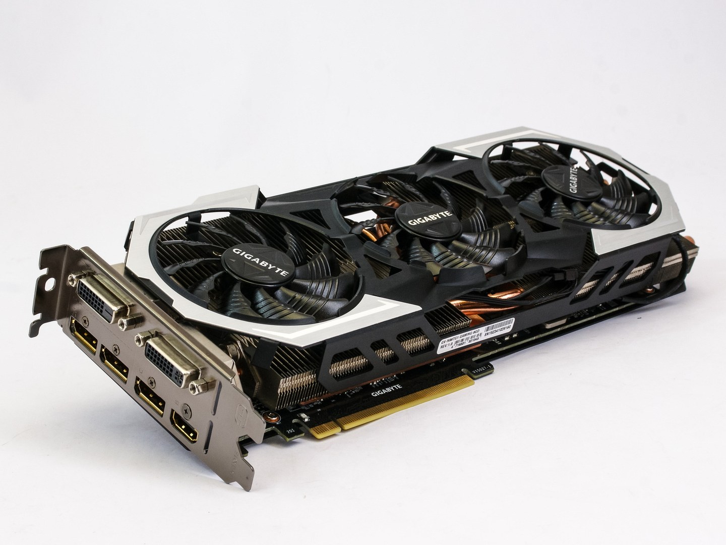 Gigabyte GTX 980 Ti Gaming: Jak běží GeForce na plný plyn