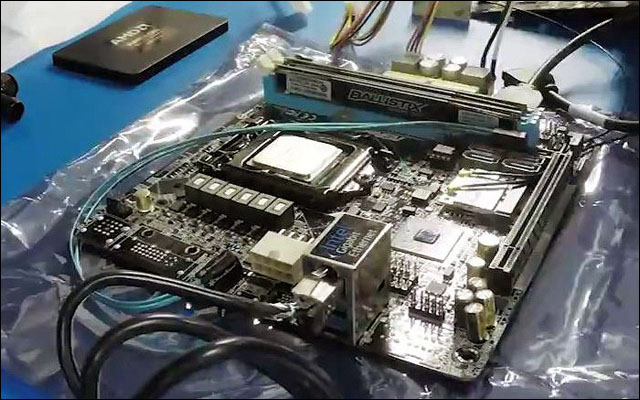 AMD neosadí své připravované herní mini-PC vlastním procesorem. Vsadí na konkurenční Intel Core i7-4790K