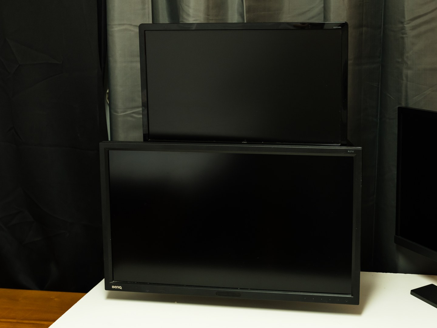 Gelid FlexMount Duo: Lepší ergonomie pro dva až 34" LCD