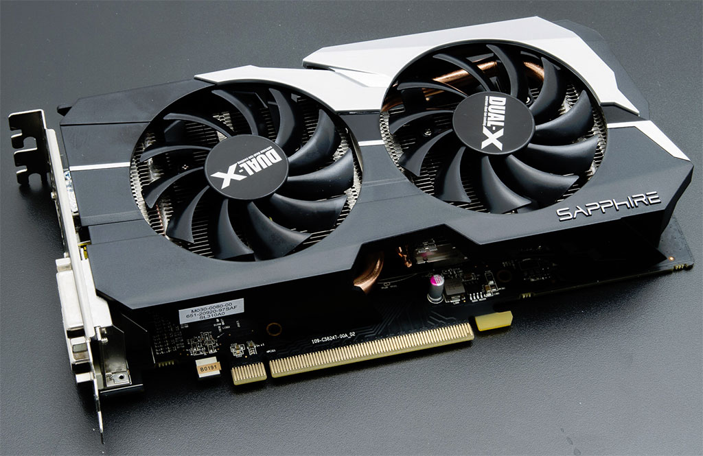 Sapphire HD 7790 Dual-X: Fotky nereferenčí grafiky a nástin výkonu