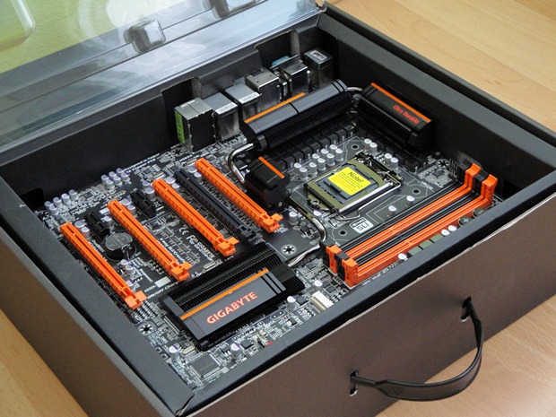 Legenda se vrací aneb základní deska Gigabyte Z77X-UP7 v redakci