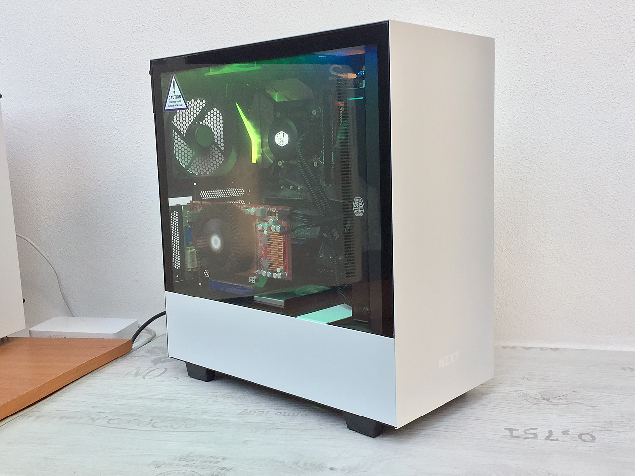 NZXT H500i – jednoduchá, chytrá a pohledná ATX skříň