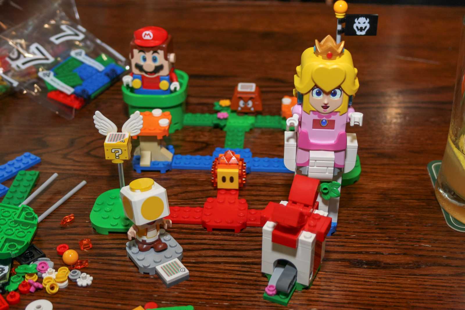 LEGO Super Mario a princezna Peach: Konečně dobrodružství s princeznou!