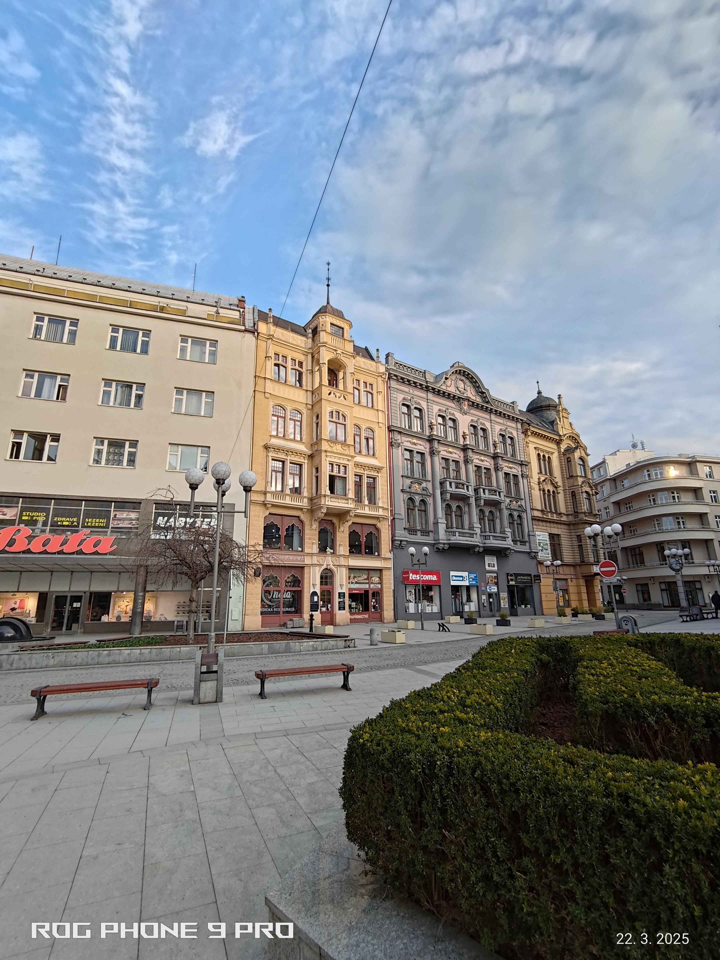 Ulice za horšího světla, detaily ustupují