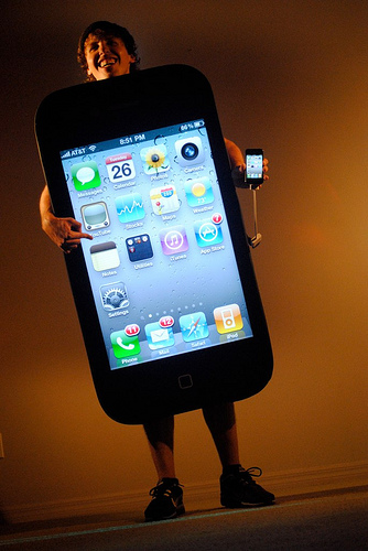 guyPhone 4: bláznivý fanoušek Applu převlečený za iPhone [video]