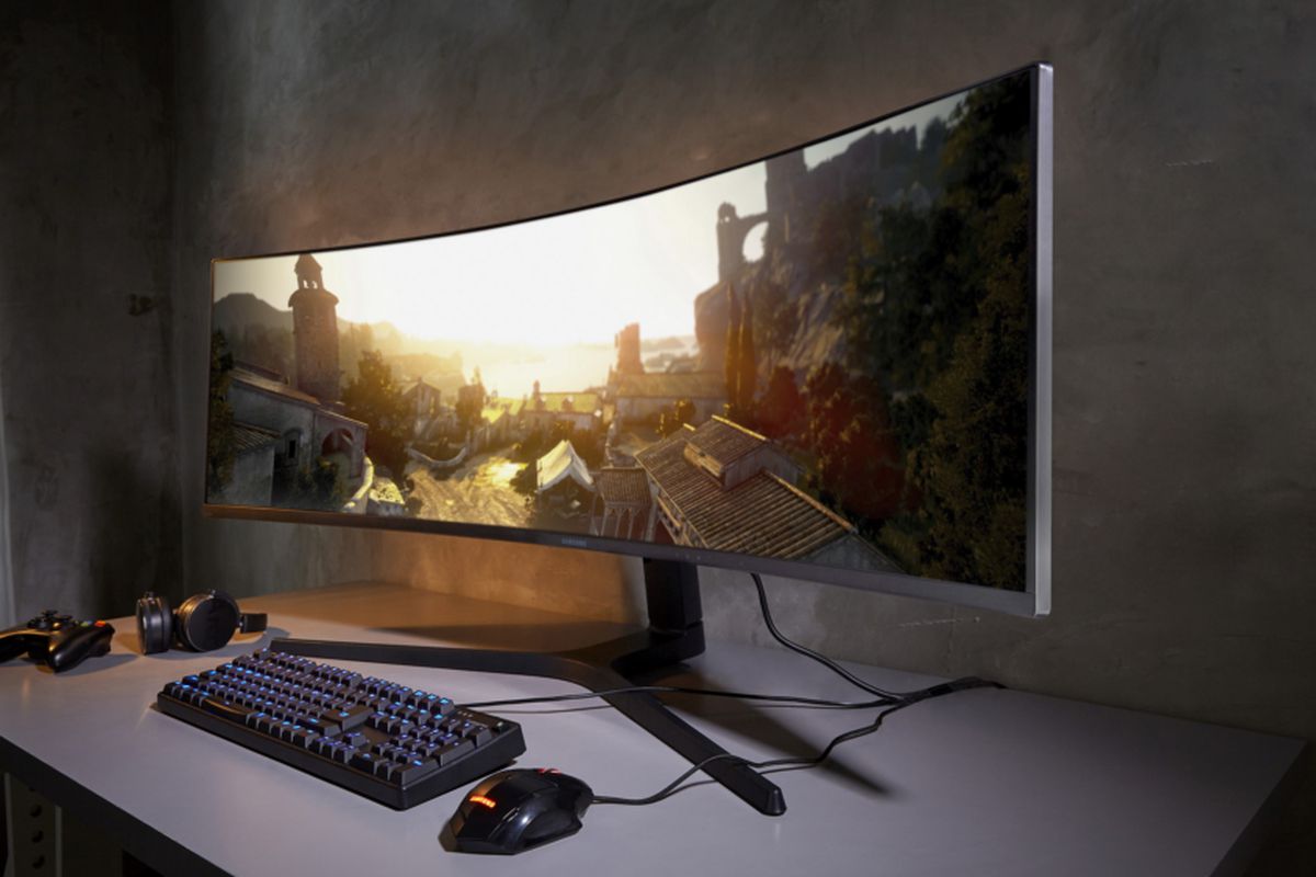 Samsung CRG9 je nadupaný širokoúhlý 5K monitor