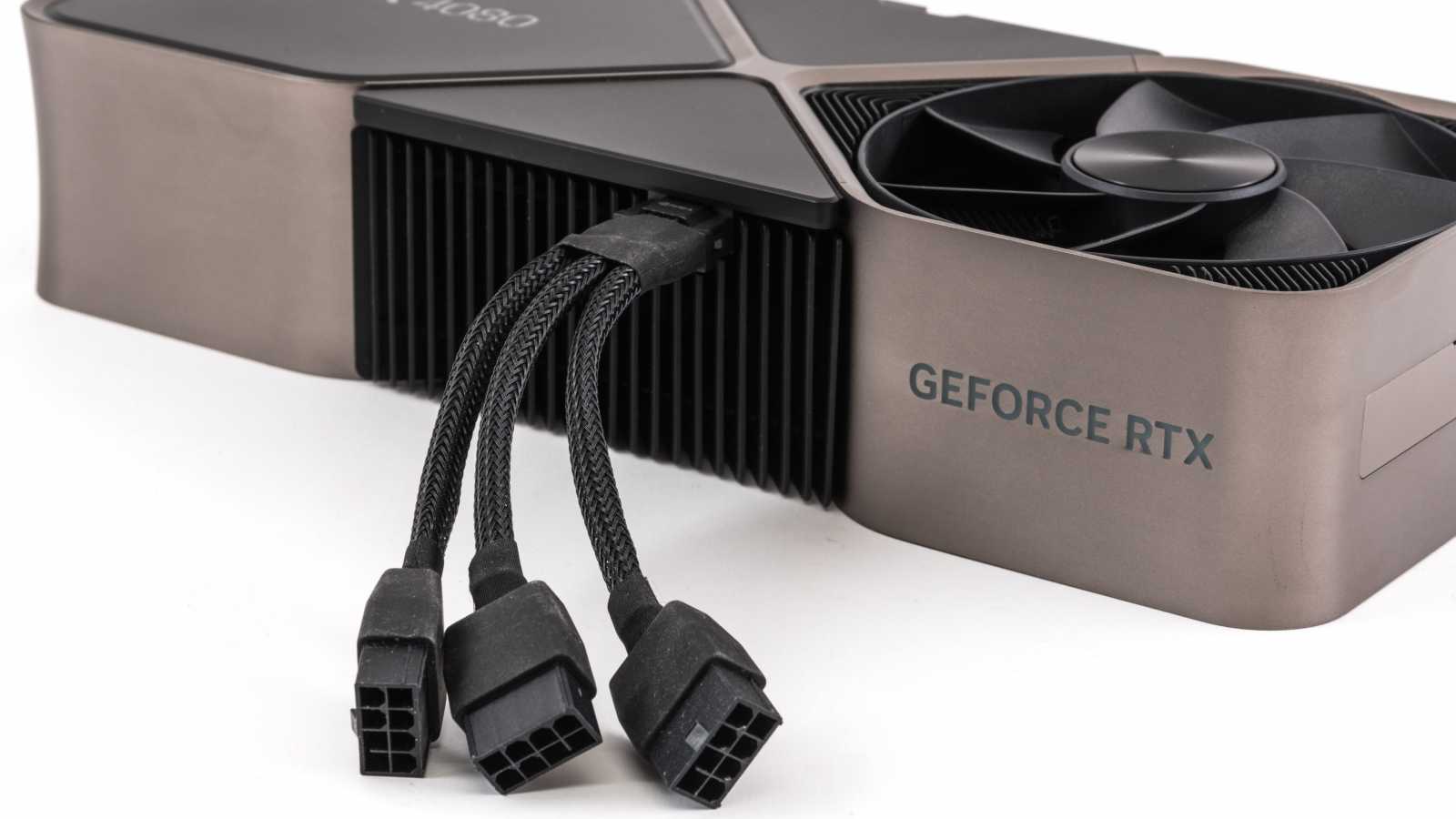 Test GeForce RTX 4080 Founders Edition:  Výkon a  efektivita nové generace