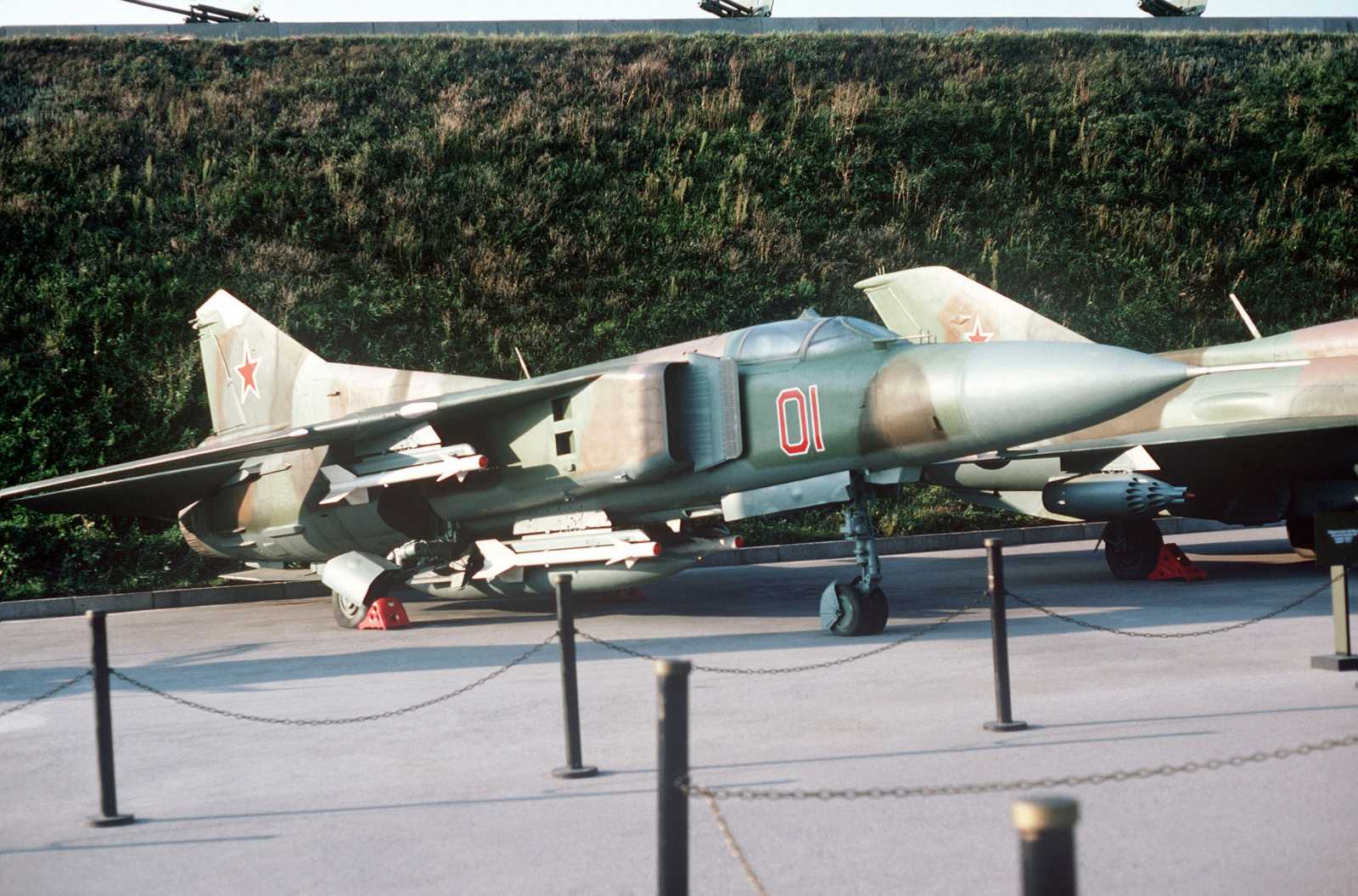 "MiG-23 Flogger B" by DON S. MONTGOMERY, USN (RET.) http://www.dodmedia.osd.mil/Assets/1986/Navy/DN-ST-86-01543.JPEG. Licensed under Public Domain via Wikimedia Commons.