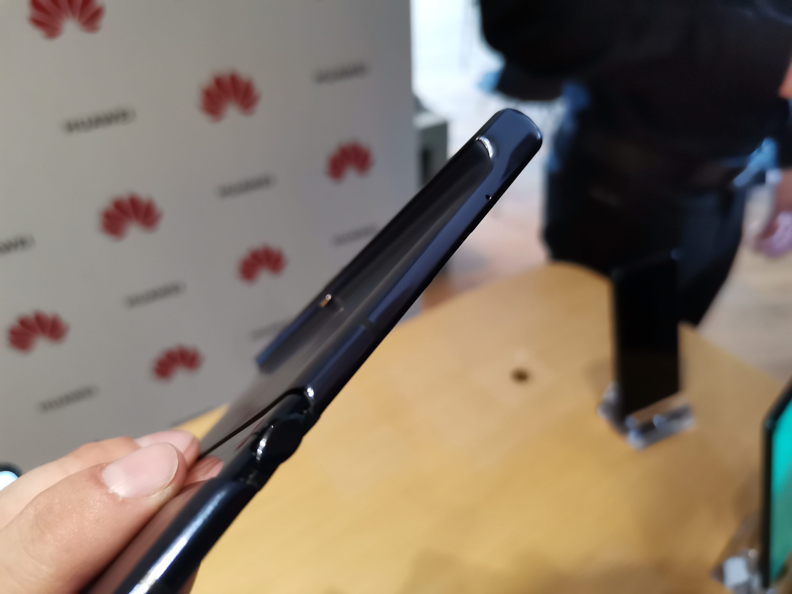 Huawei představil ohebný smartphone Huawei Mate Xs, zamíří i do Česka