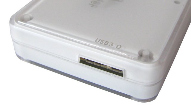 Tři rychlé čtečky paměťových karet s  USB 3.0 v testu