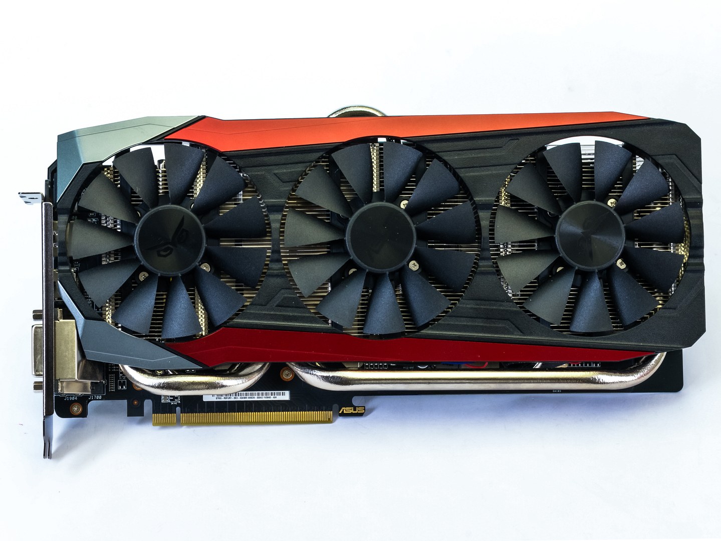 Test Asus Strix Radeon R9 Fury: Jaké je Fiji bez vodníka?