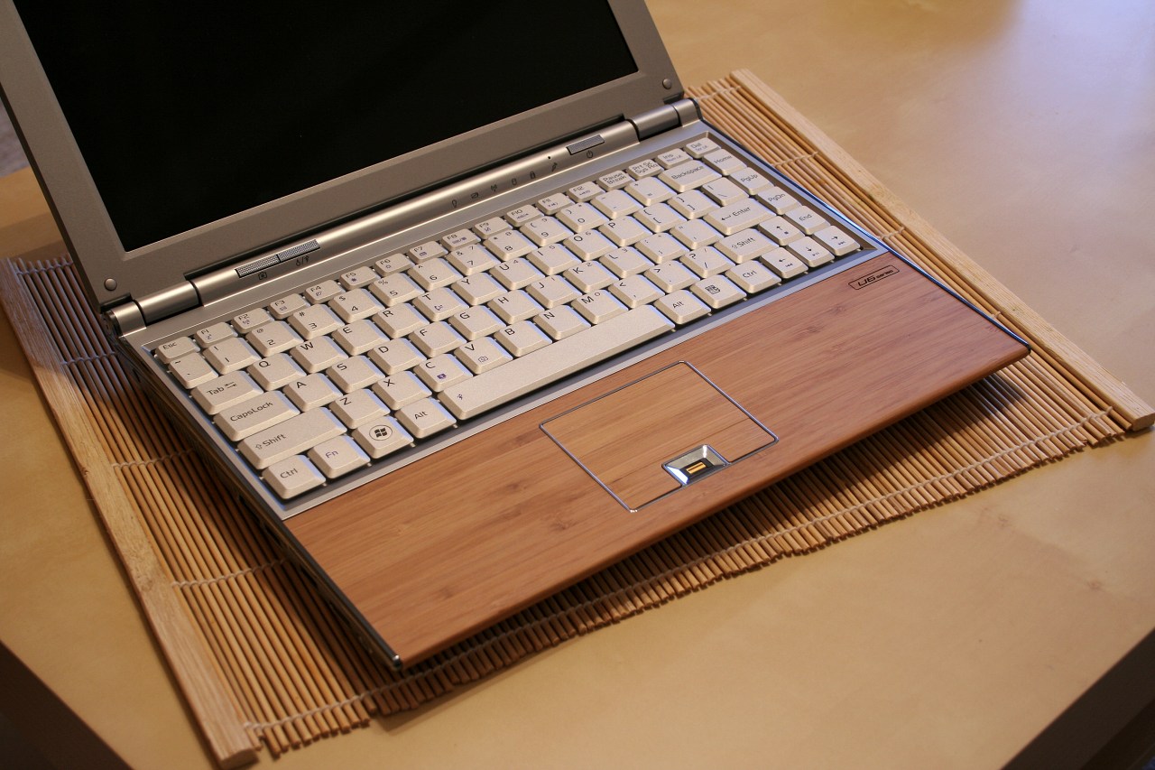 Asus U6V Bamboo - neotřelá originalita