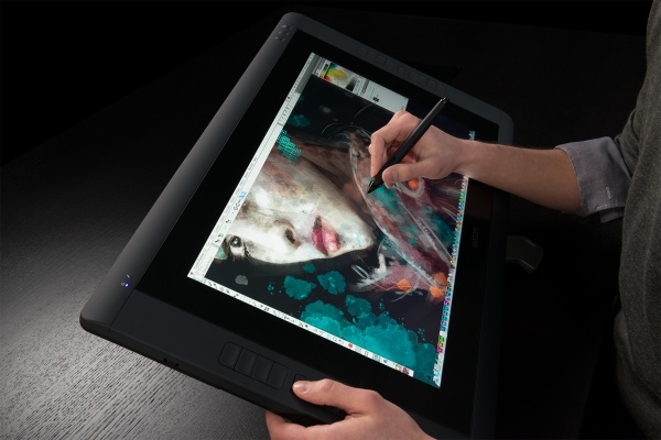 Wacom přidal dotykové funkce pro svůj 22 palcový Cintiq grafický tablet