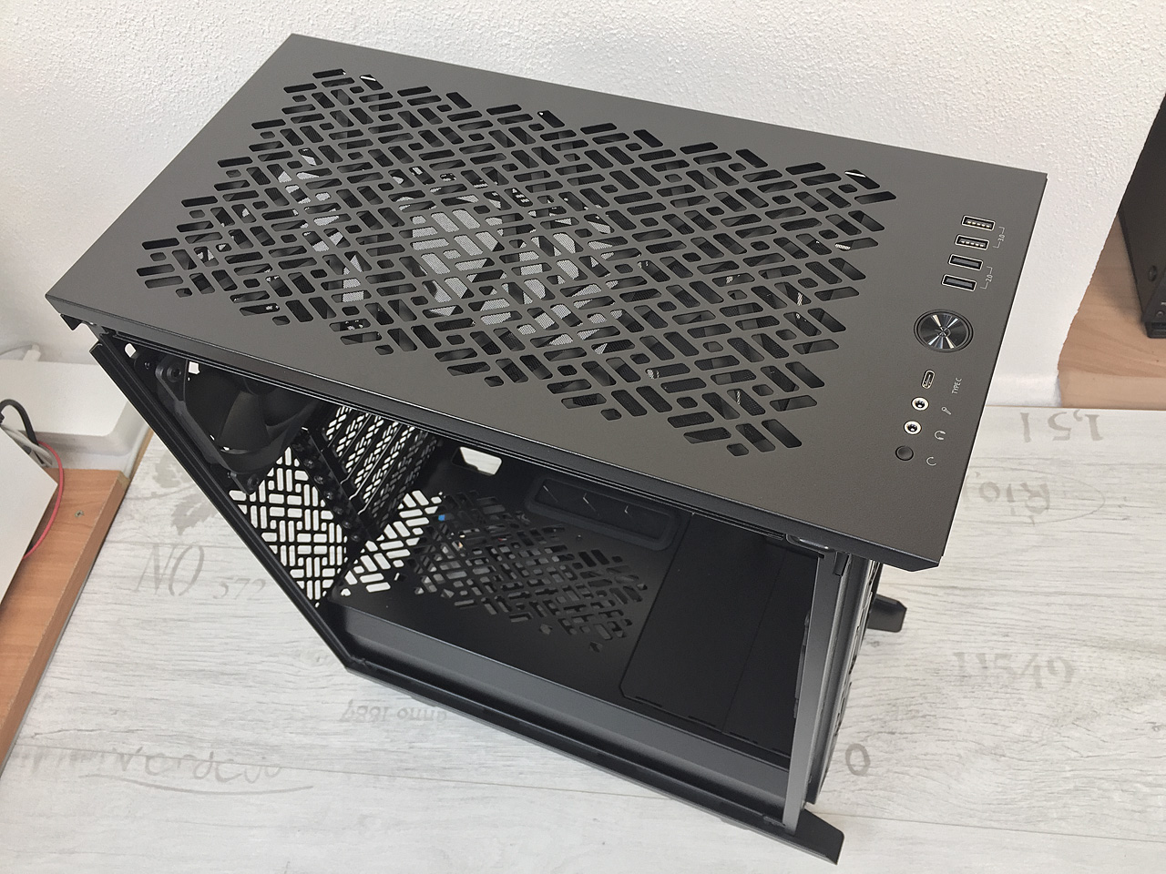 Fractal Design Define 7 Compact – pošleme céčko do penze?