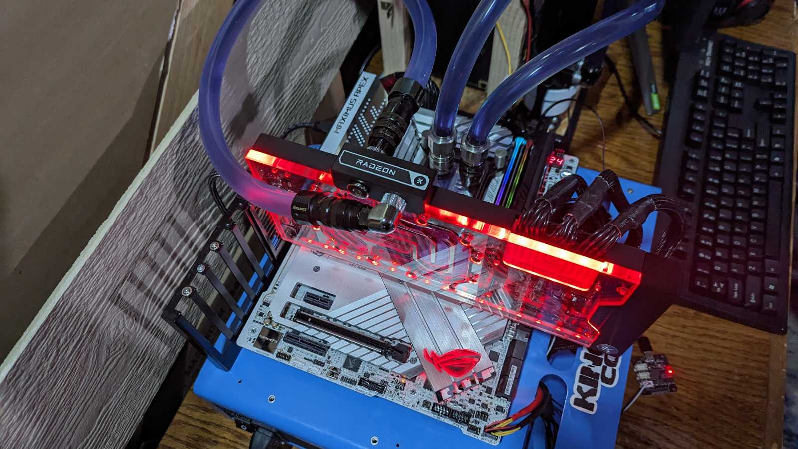 Brutálně přetaktovaný Radeon RX 7900 XTX bez power limitu se výkonem dotahuje na RTX 4090