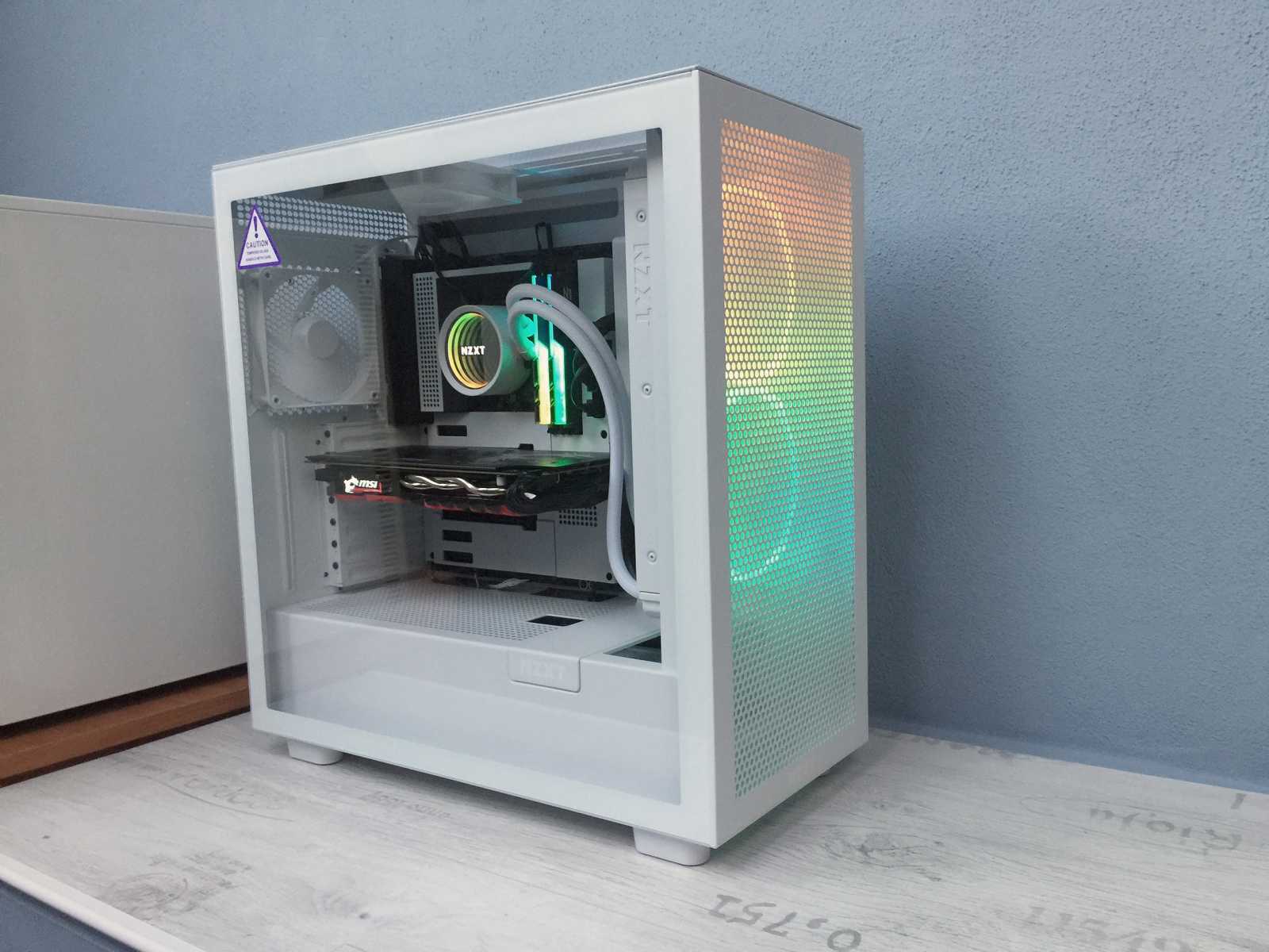 Test skříně NZXT H7 FLOW: více prostoru a lepší odvětrávání pro výkonný hardware