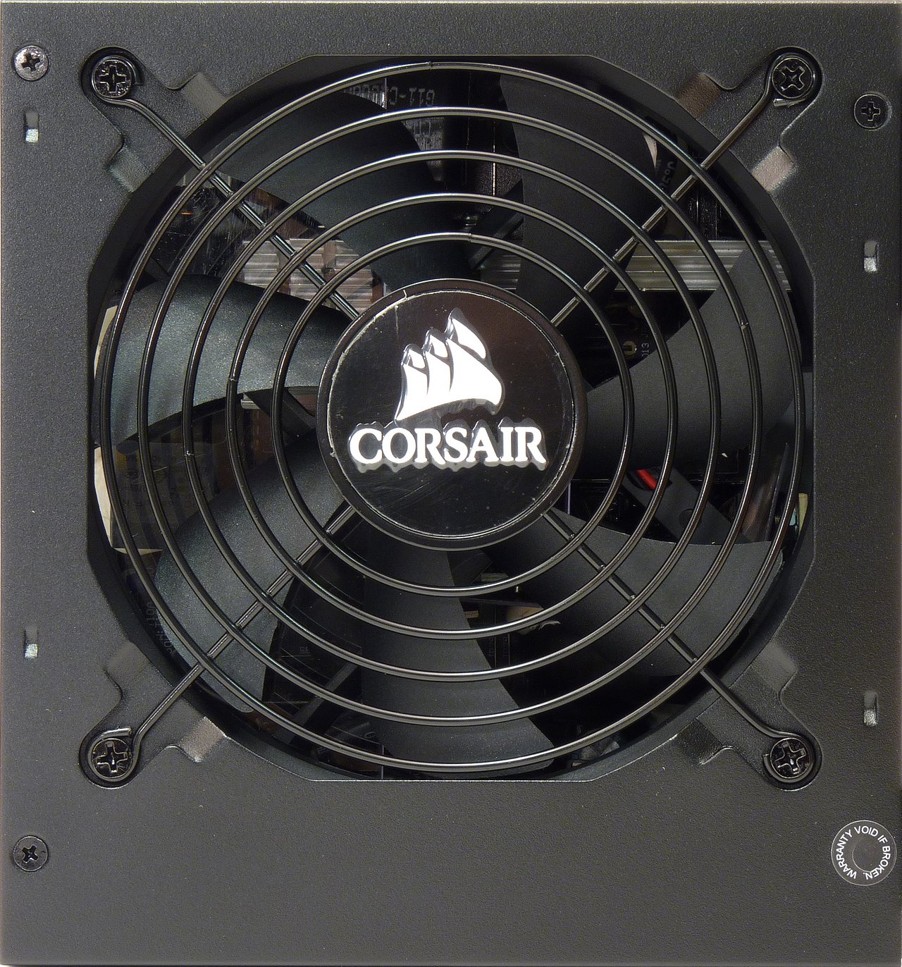 Corsair CX550M: sbohem skupinová topologie 