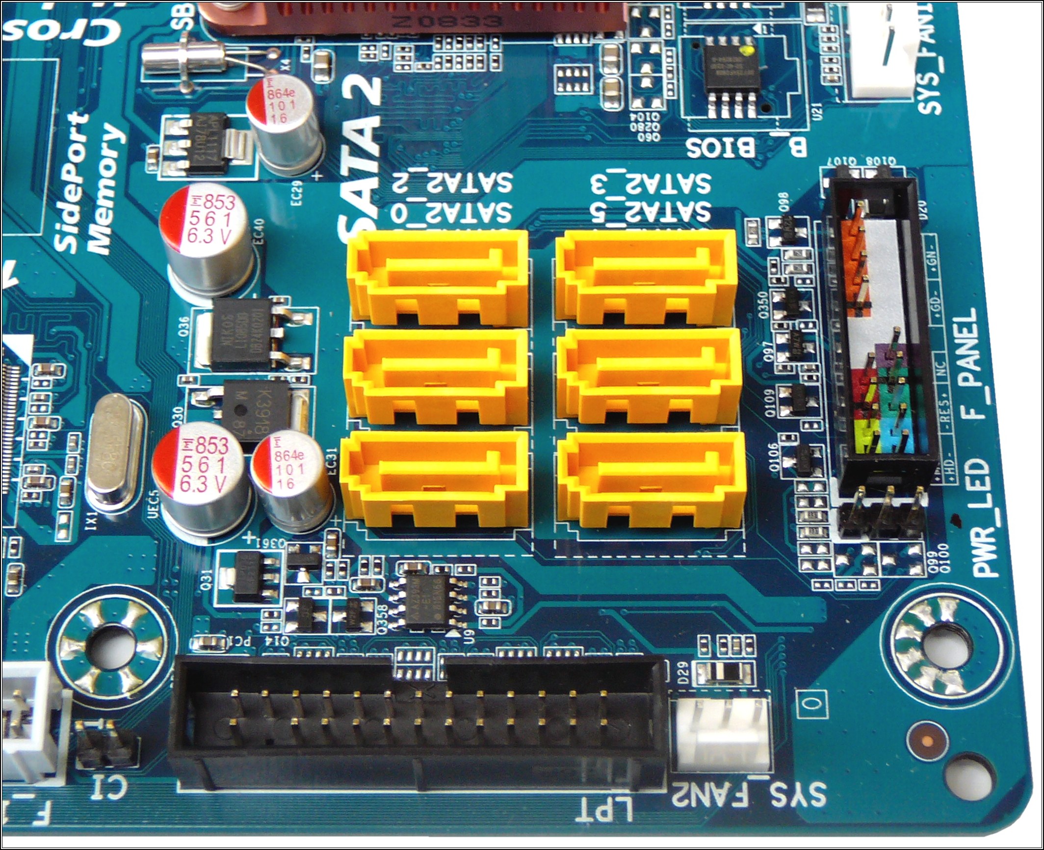 Vybíráme desku pro Phenom - Čtyřikrát AMD RD790