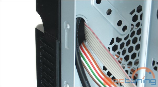 ThermalTake WingRS 100 – skříň za tisícikorunu