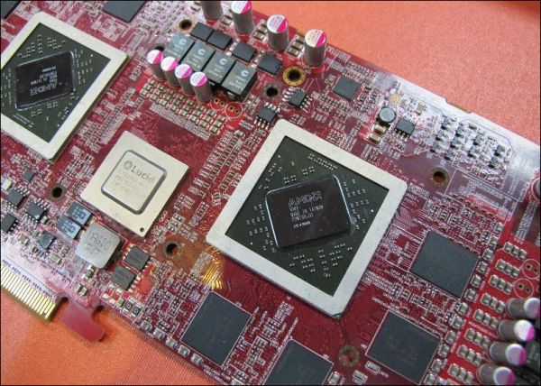 PowerColor překvapil Radeonem HD 6970 X2. Na PCB se znovu vyhřívají dva kajmani