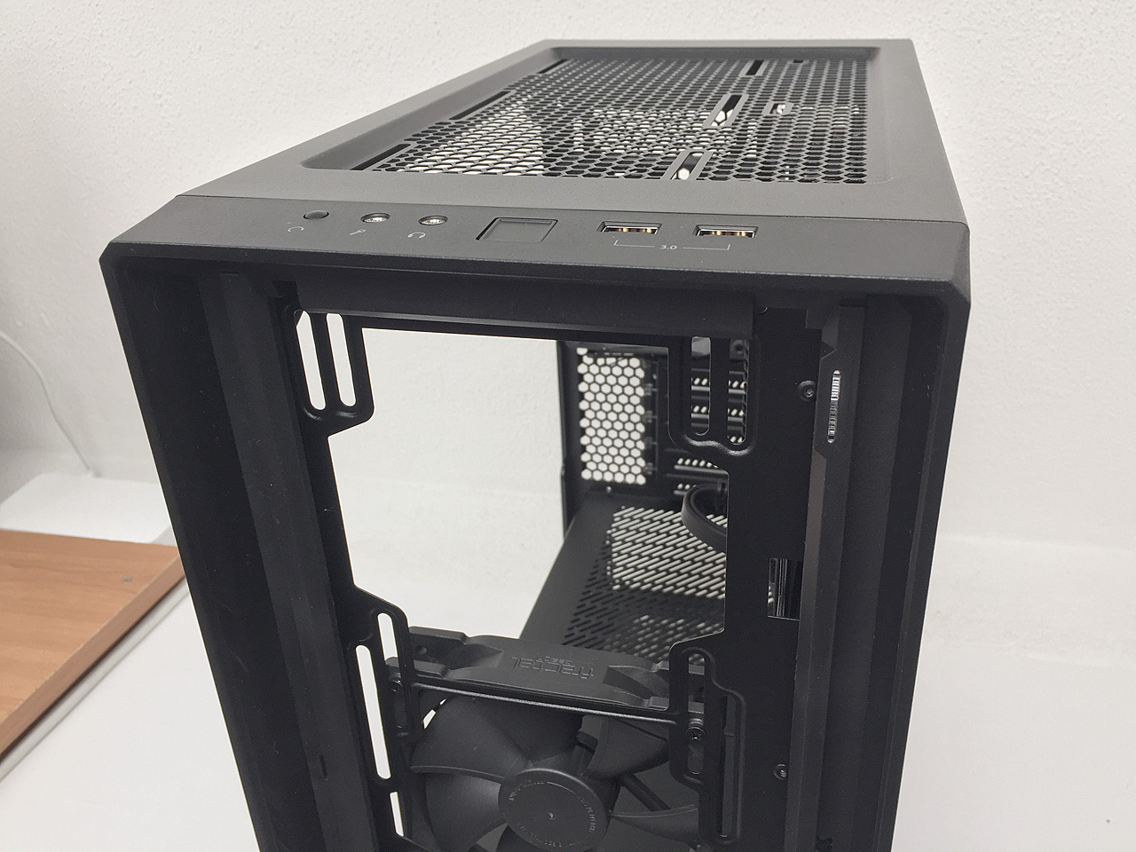 Fractal Design Meshify C Mini Dark TG – mATX skříň