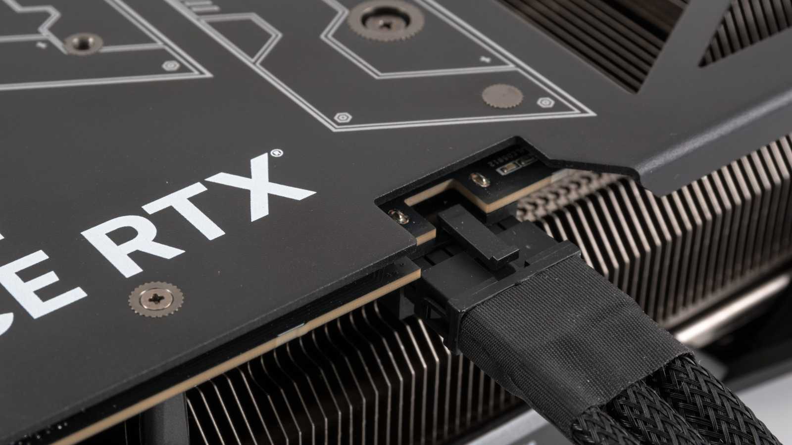 Nvidia: „Konektory, které shořely, byly obvykle špatně zapojené“. Jak správně dotlačit 12VHPWR na RTX 4090?