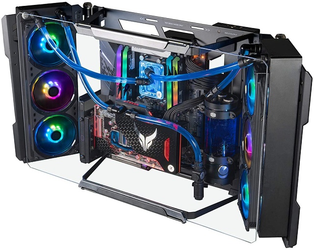 Cooler Master MasterFrame 700: Extravagantní skříň 