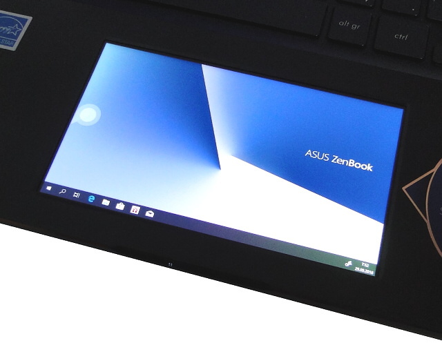 ASUS Zenbook Pro 15 – laptop s displejem v touchpadu