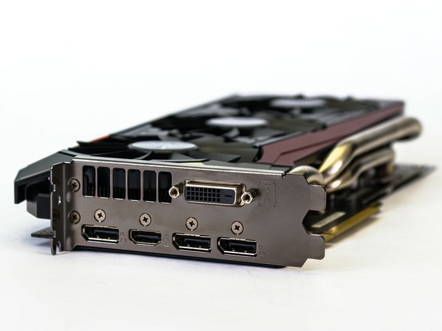 Test Asus Strix Radeon R9 Fury: Jaké je Fiji bez vodníka?