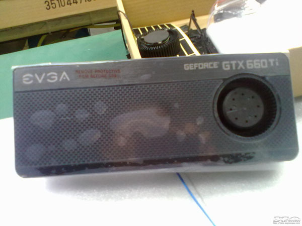 Chladič od EVGA na připravovanou GeForce GTX 660 Ti na fotografiích