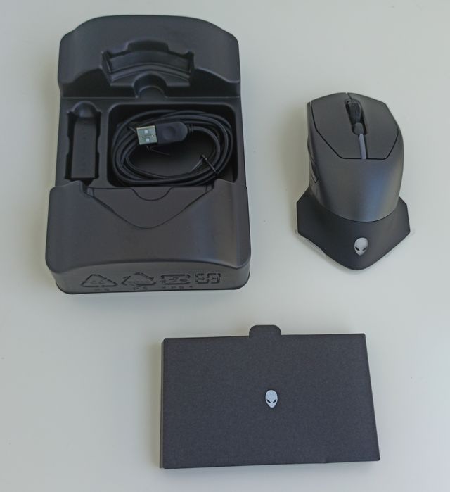 Dell Alienware 610M - mimozemské torpédo zabíjí s kabelem i bez