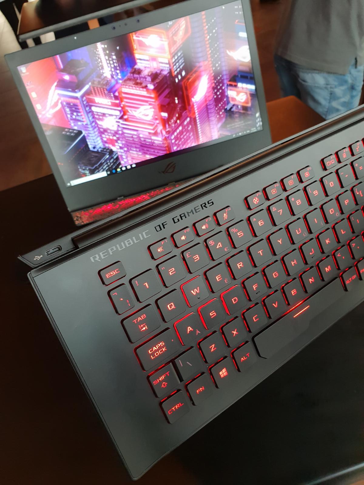 ASUS ve Varšavě prezentuje nové řady notebooků pro rok 2019