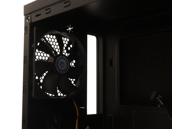 CoolerMaster Silencio 550 – nejlepší case za cenu okolo 1800 Kč