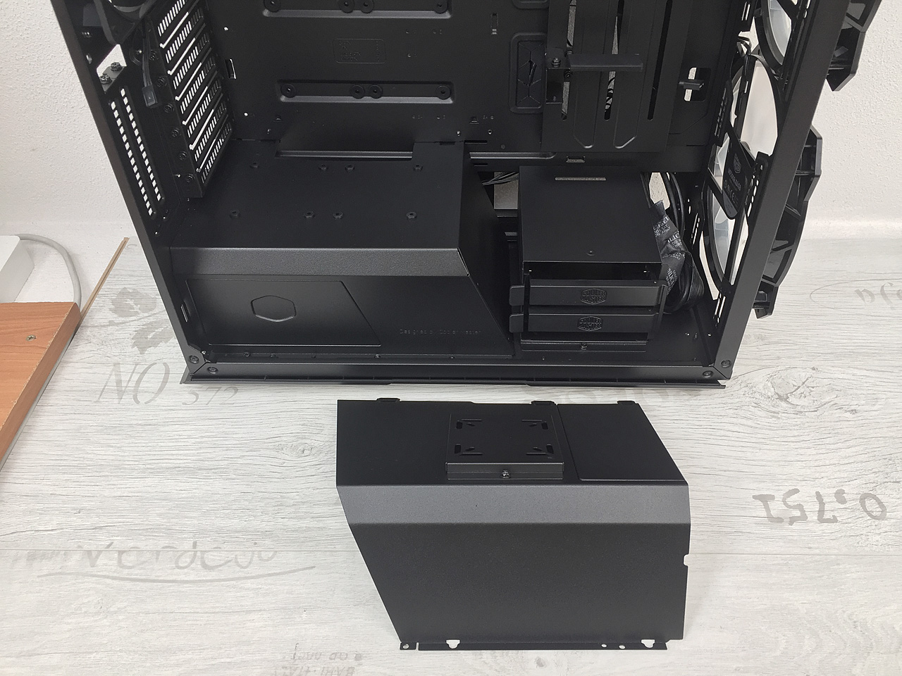 Cooler Master MasterCase H500M – skříň s dvojí tváří