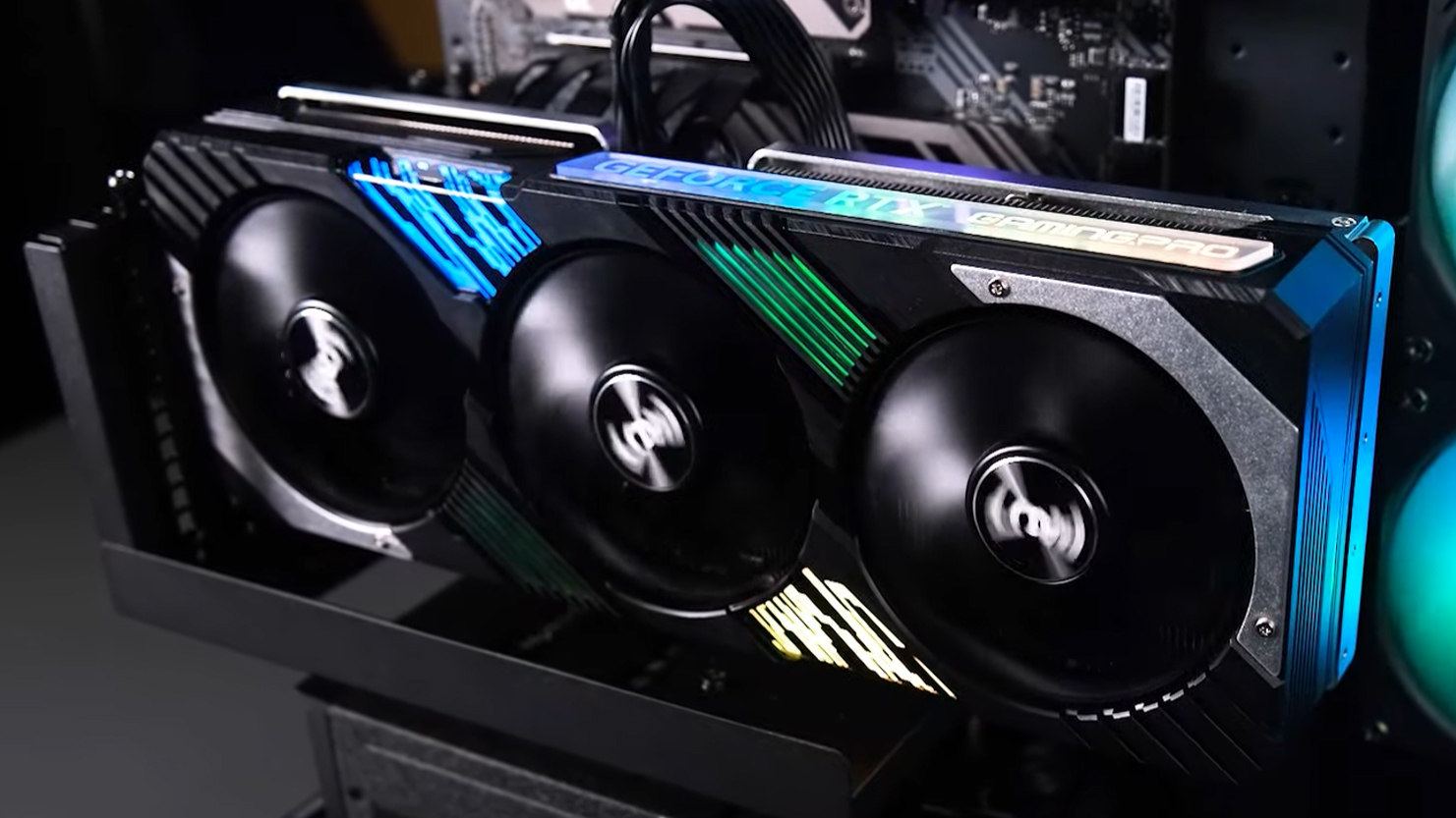 Test Palit GeForce RTX 4070 GamingPro: maximální pohoda na minimálních otáčkách