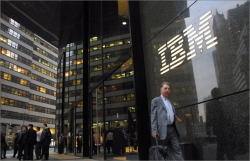 IBM mělo v pondělí větší tržní hodnotu než Microsoft, a to po dlouhých 15 letech