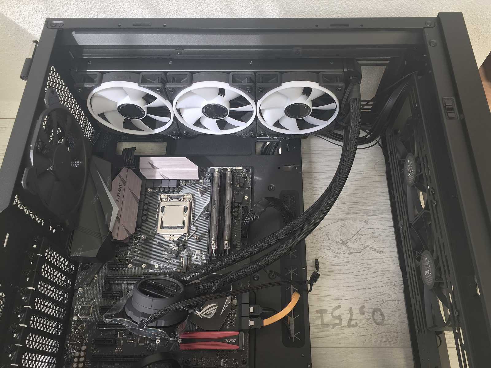 Test skříně Corsair 7000D AIRFLOW