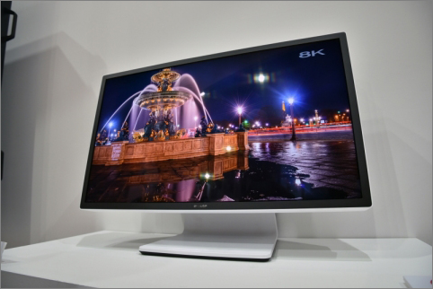 Zapomeňte na 4K, Sharp už láká na 8K monitor