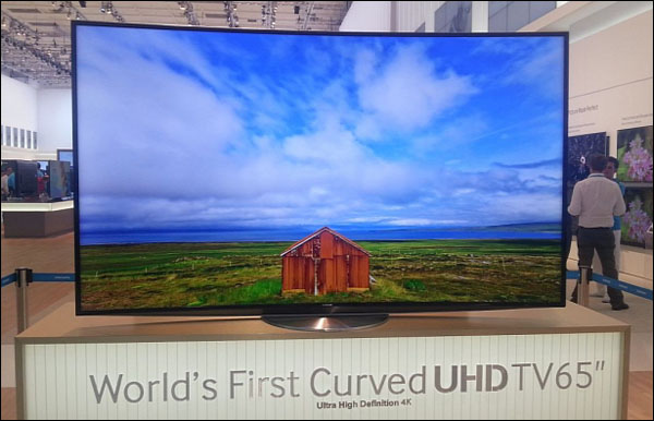 Ploché a zakřivené UHD TV od Samsung míří na pulty obchodů