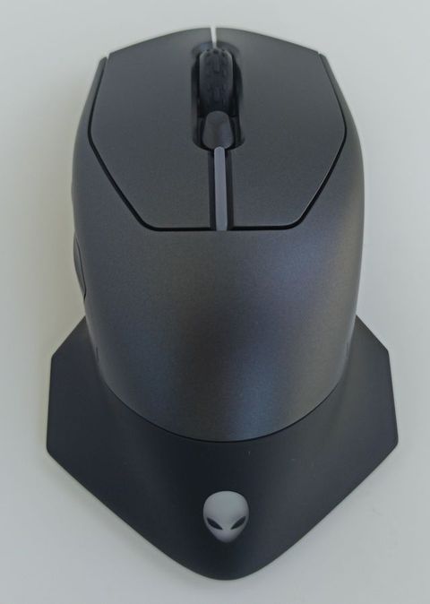Dell Alienware 610M - mimozemské torpédo zabíjí s kabelem i bez