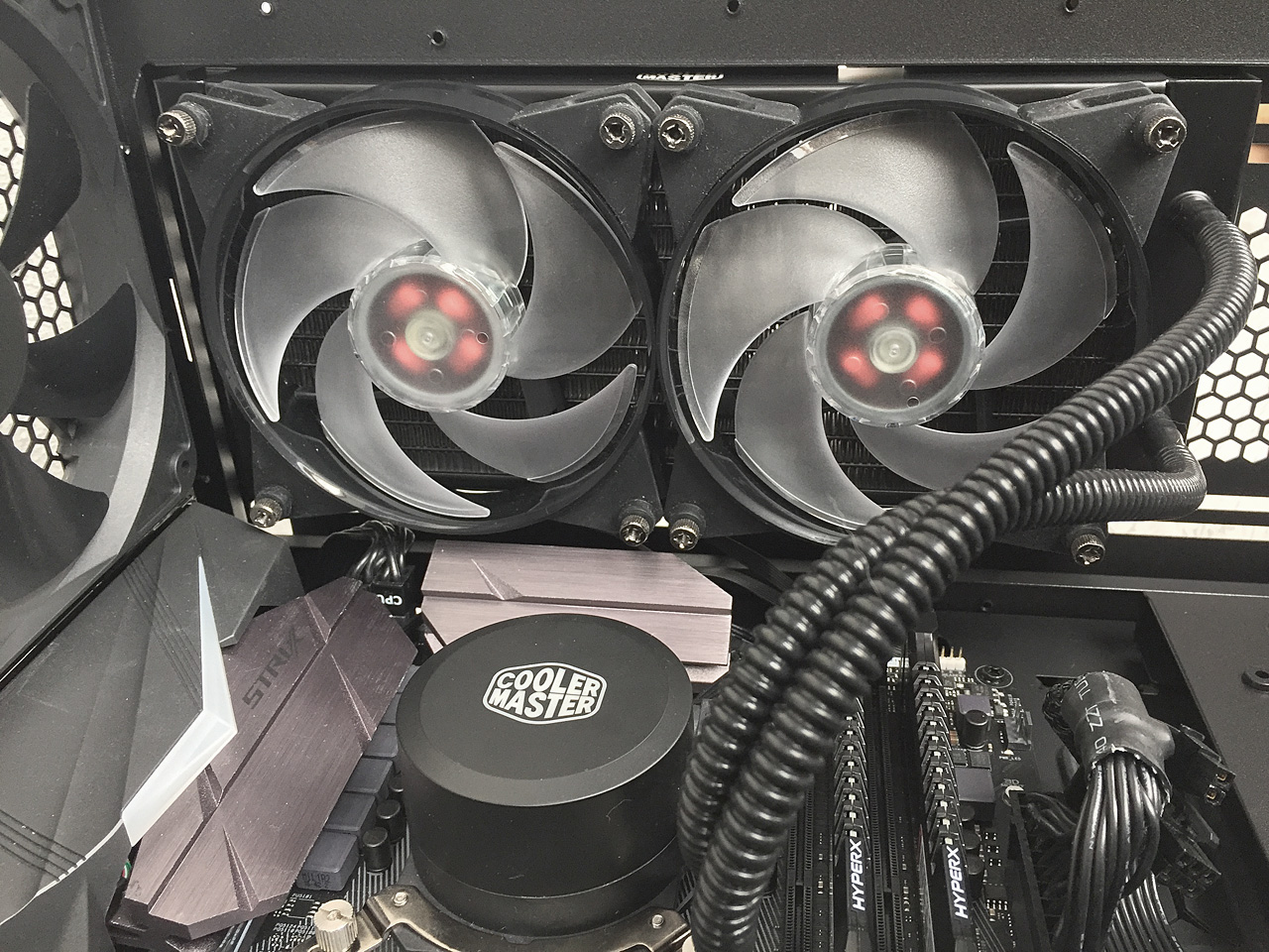 Cooler Master MasterCase H500M – skříň s dvojí tváří