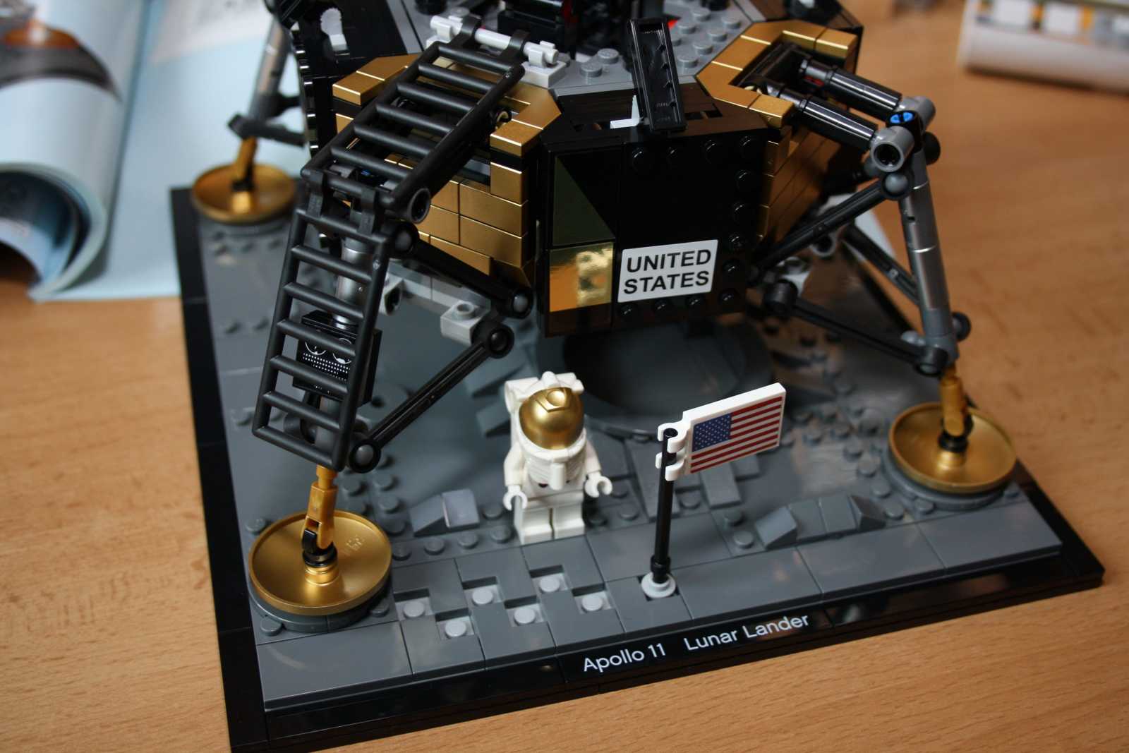 Apollo 11: Plastový LEM, skutečný Apollo Guidance Computer!