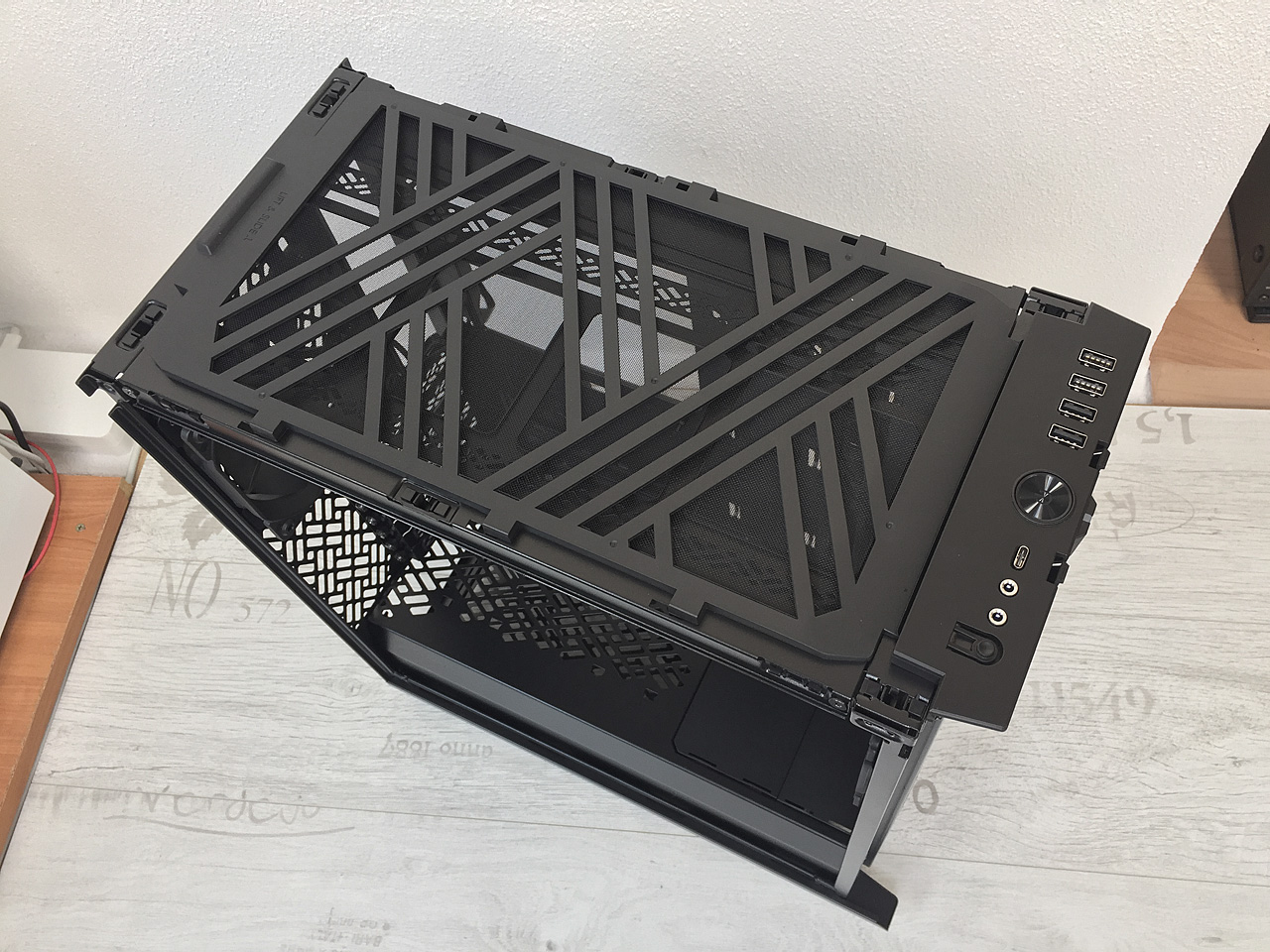 Fractal Design Define 7 Compact – pošleme céčko do penze?